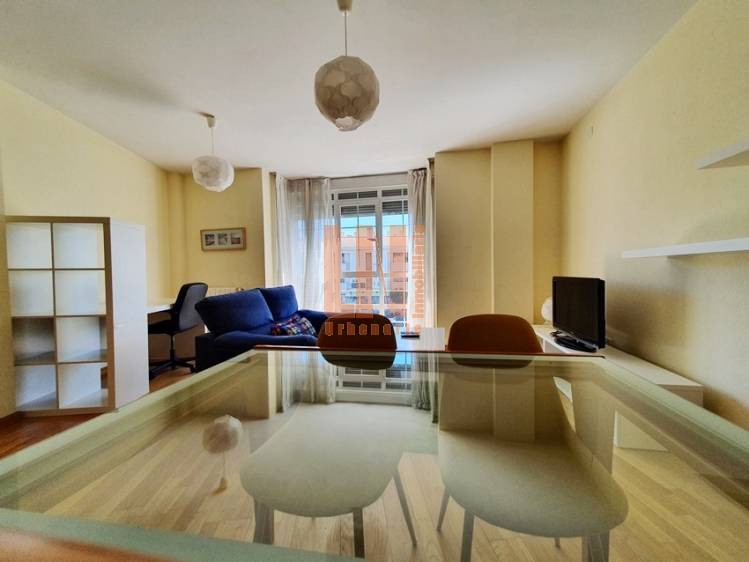 COQUETO PISO DE 1 DORMITORIO Y 1 BAÑO. CON GARAJE.