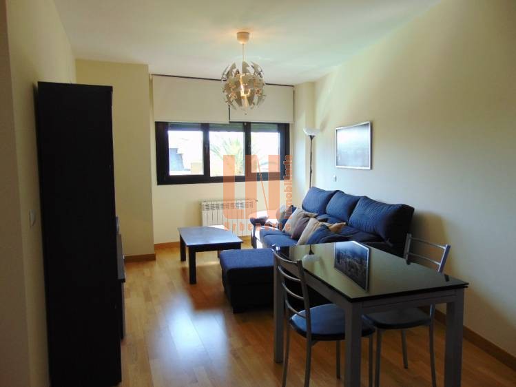 PISO CÉNTRICO MUY MODERNO. AMUEBLADO. IDEAL ESTUDIANTES