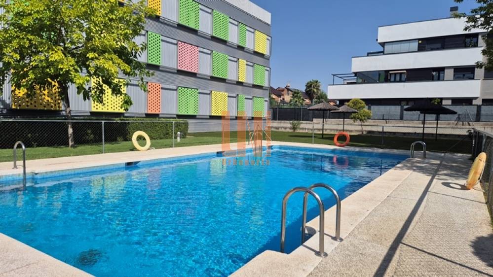 PISO EN URBANIZACIÓN CON PISCINA Y Z. COMUNES 