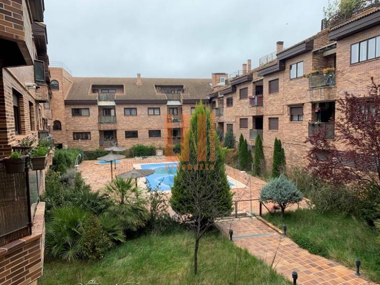 COQUETO PISO 2 DOR CON TERRAZA EN URB. PRIVADA