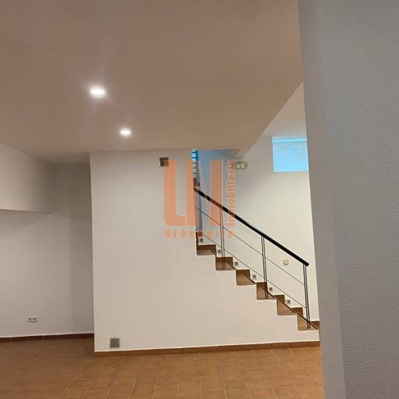 OPORTUNIDAD ALQUILER LOCAL EN CENTRO DE POZUELO ALARCON
