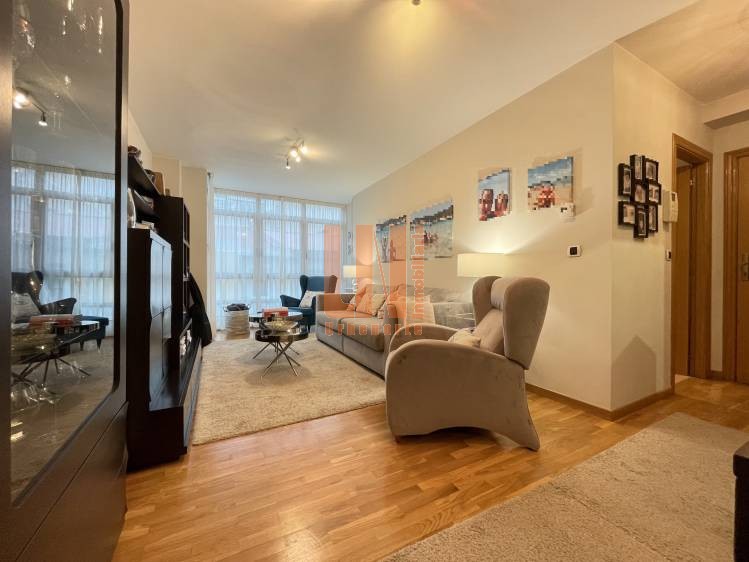 2 dormitorios, 2 baños. Sin muebles