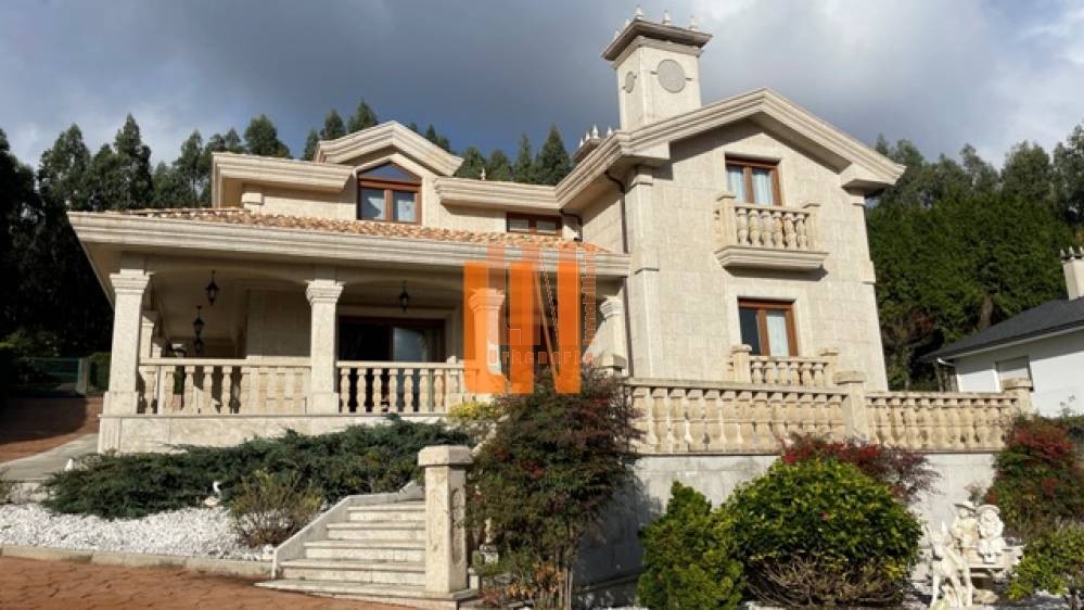 Casa con piscina en Villarrodís