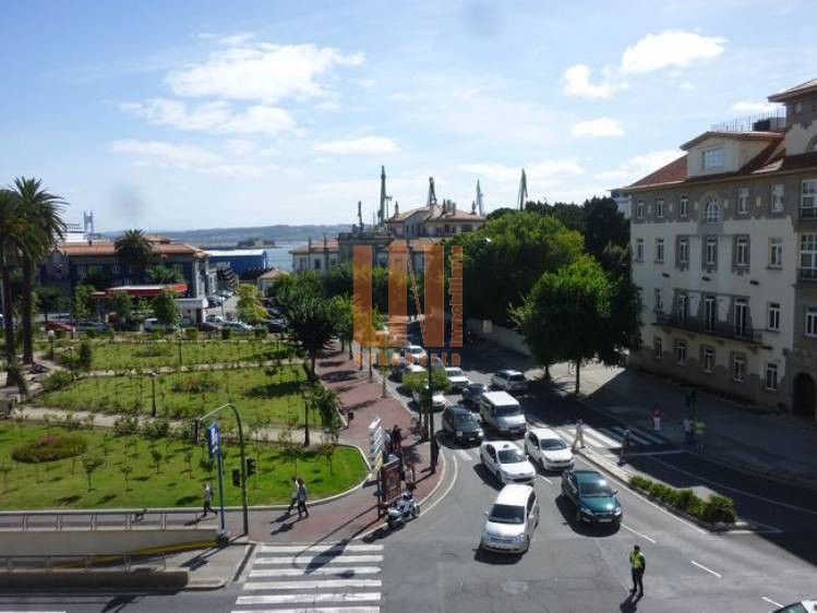 Totalmente reformado y completamente exterior