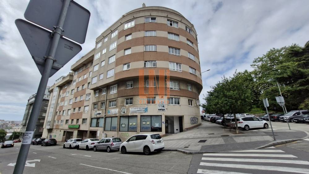 Local y oficina en los castros