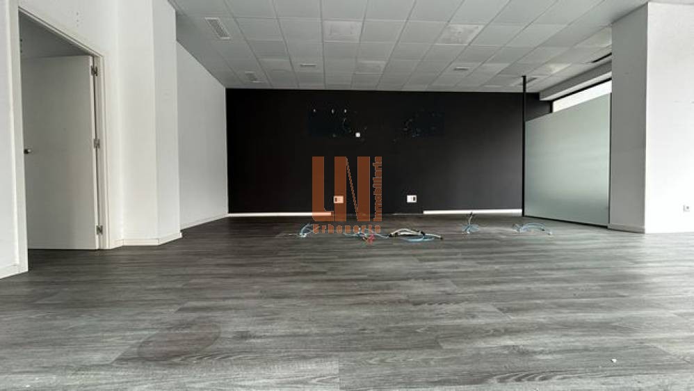 160m² Local comercial con facha a dos calles. 