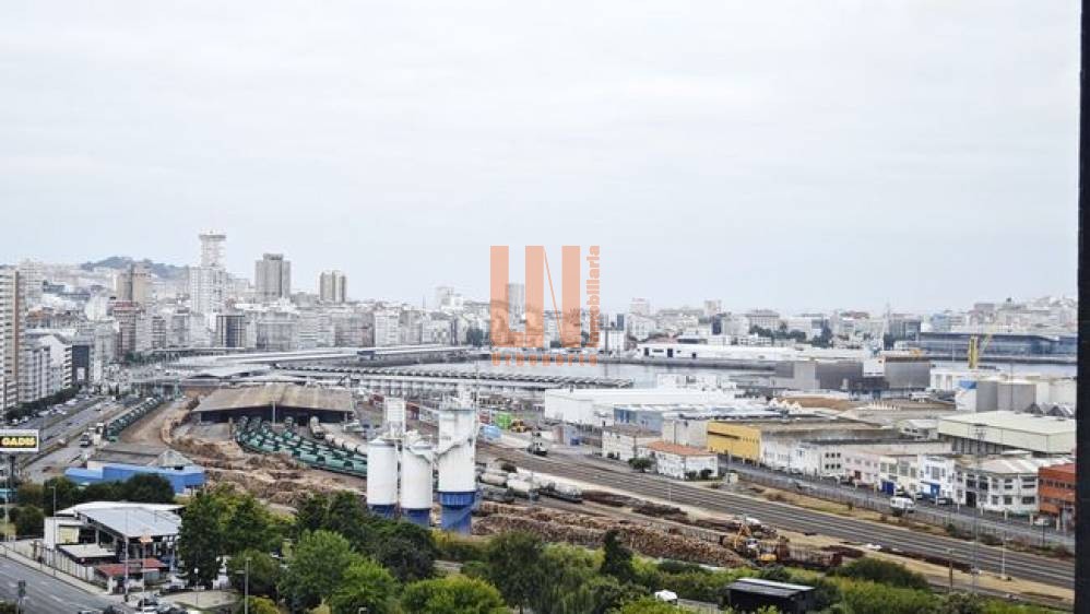 Vivienda muy soleada y con vistas despejadas al Puerto.