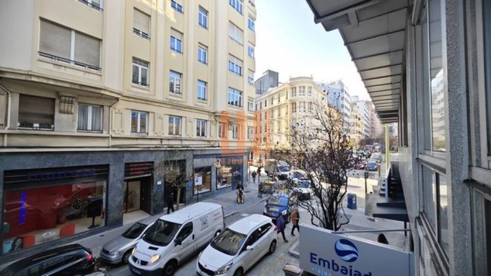 Oficina de 209 m² situada en pleno centro de la ciudad.