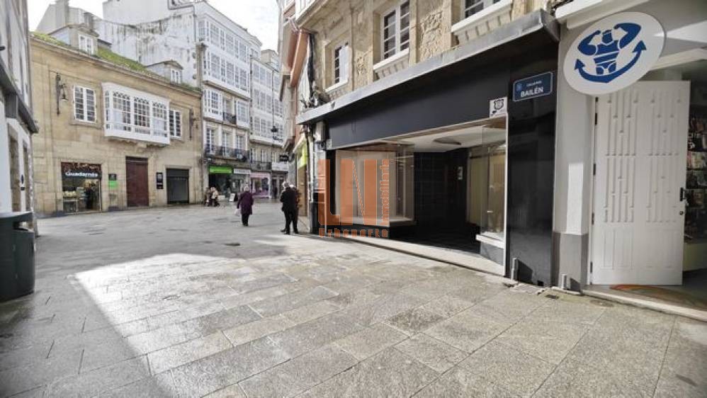 Excelente local ubicado a escasos metros de la c/ Real.