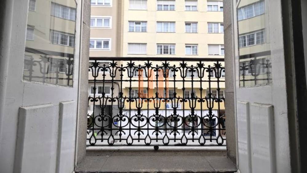 Céntrica oficina en edificio singular en Plaza de Lugo.