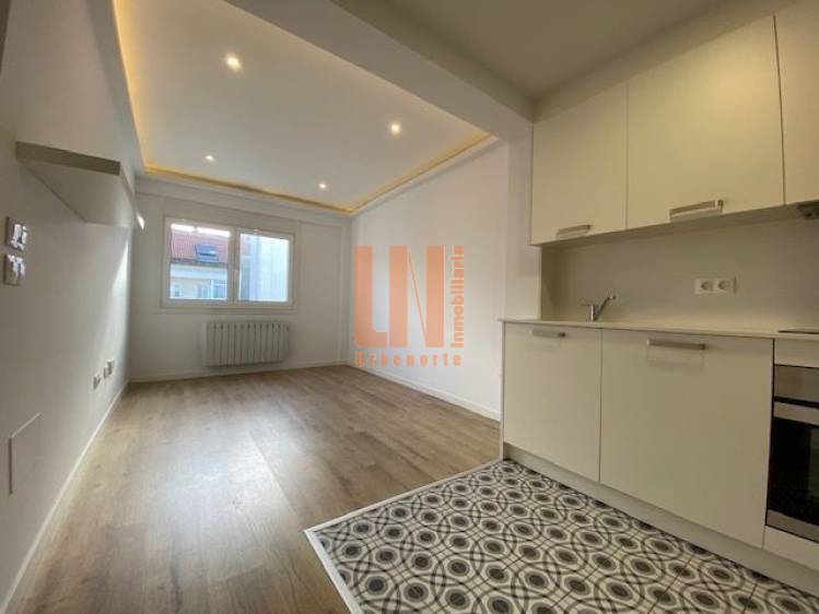 Vivienda céntrica, muy soleada y en excelente estado.