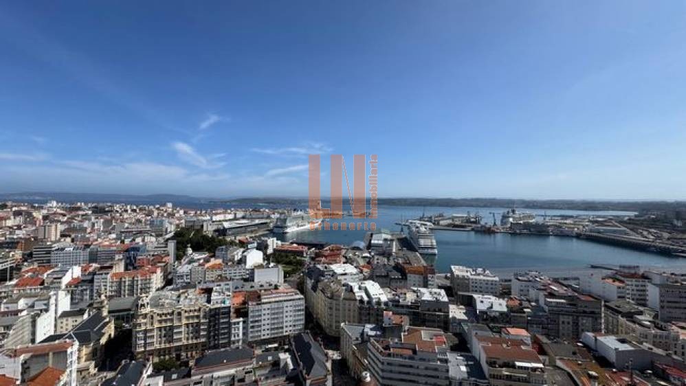 130m² útiles, con vistas 3 dormitorios y garaje. 