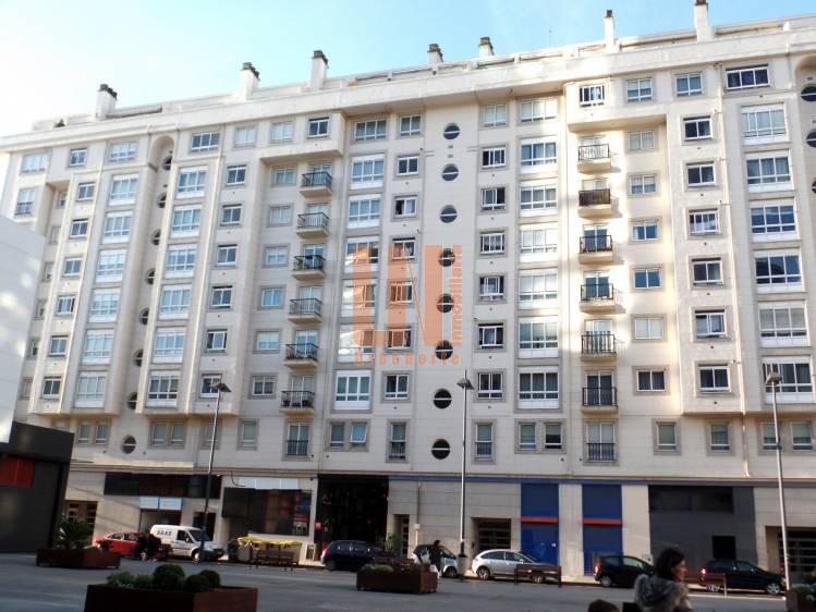 Totalmente exterior, alto, luminoso, garaje y trastero.