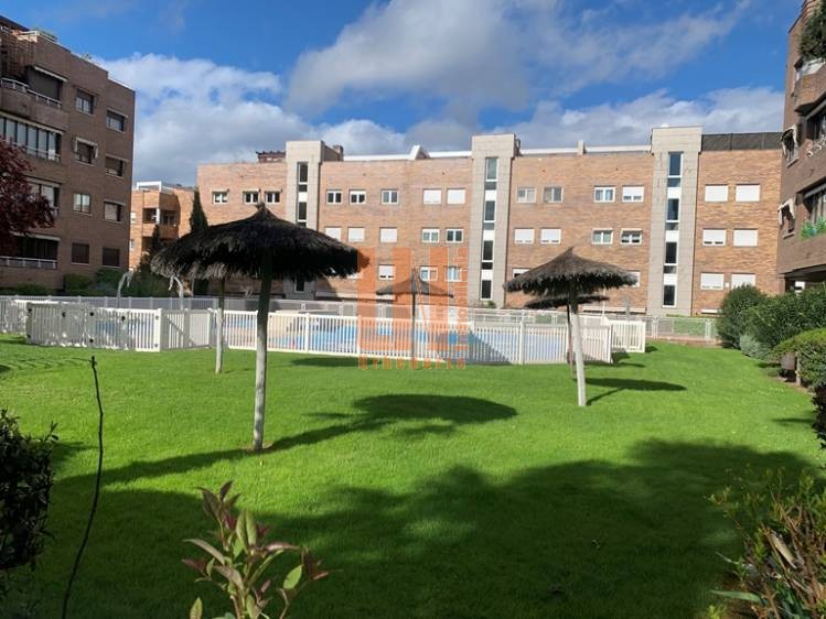 PISO DE 3 DORMITORIOS EN URBANIZACIÓN AVENIDA DE EUROPA