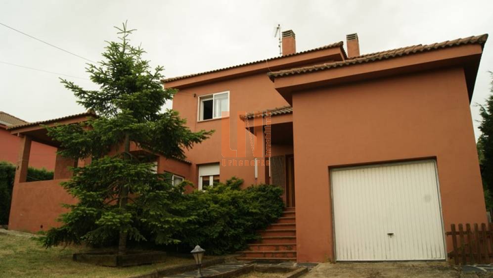 ESTUPENDO CHALET INDEPENDIENTE EN ENTORNO MARAVILLO