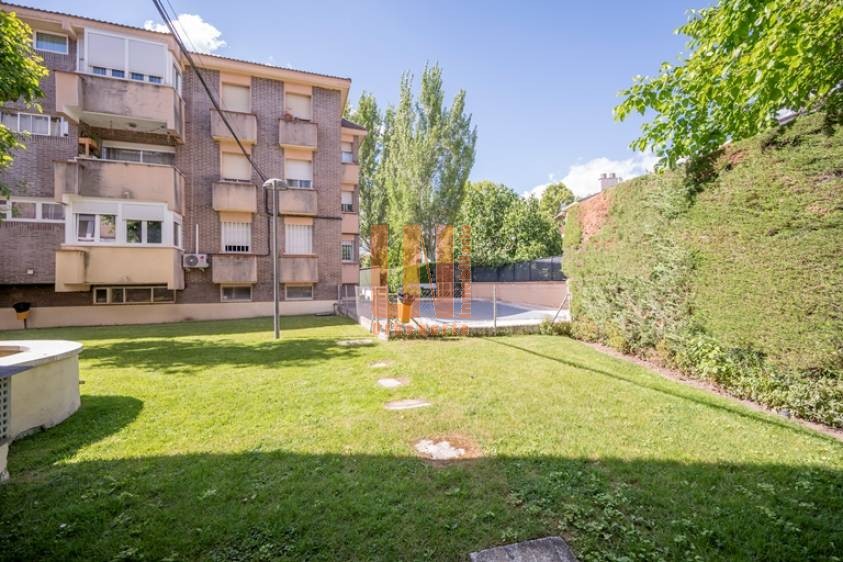 PISO 3 DOR y 2 baños, amplio, en Urbanización privada