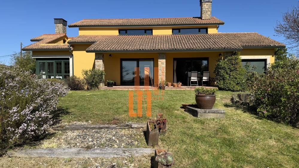 Chalet en Miño con vistas al mar y piscina
