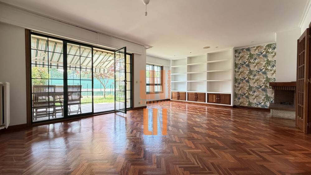 Chalet en Urbanización con zonas comunes
