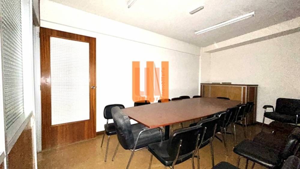 Recepción, 2 despachos y sala de juntas