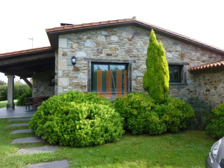 Casa de Piedra con piscina