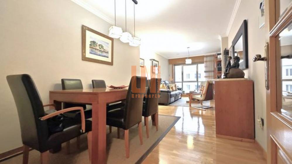 Amplia vivienda en excelente estado y reformada.