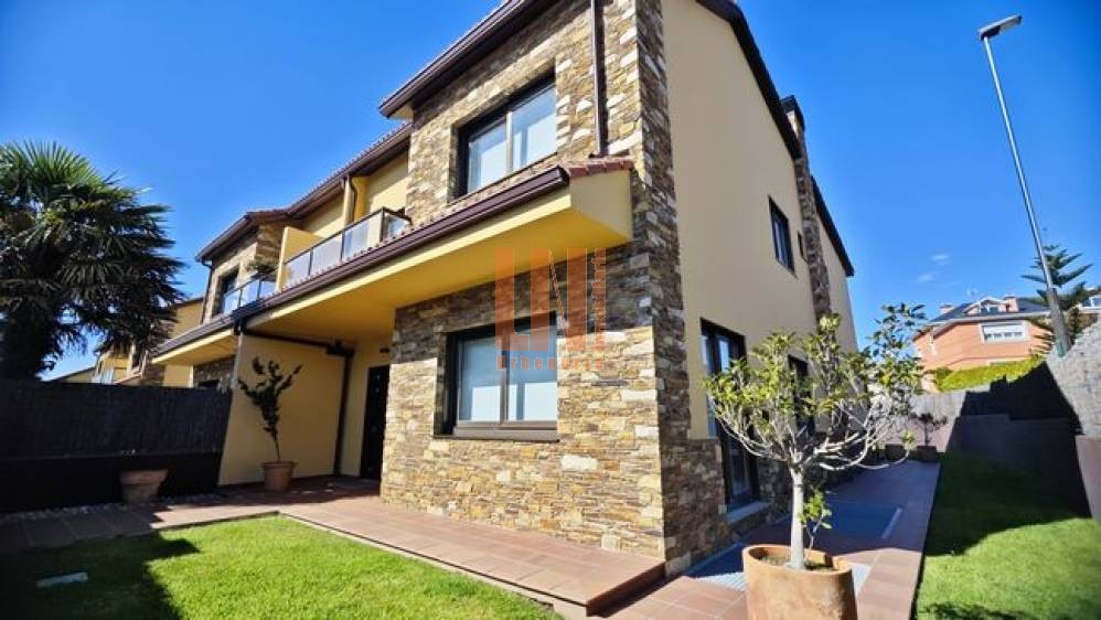 Chalet pareado en Punta Canide en excelente estado..