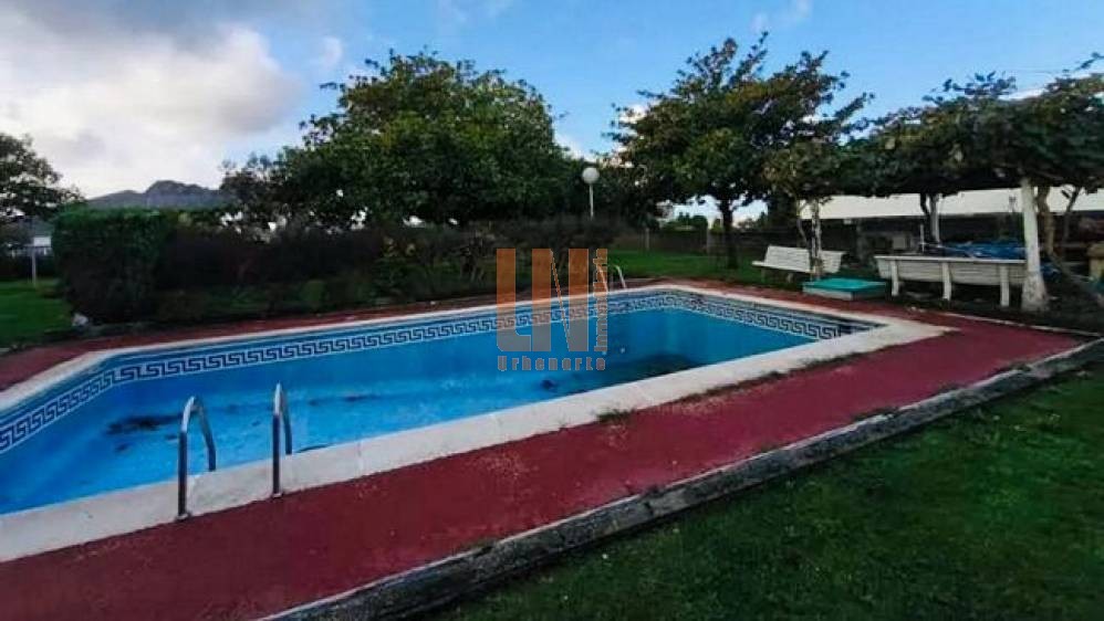 712m² de parcela urbana en Montrove. 