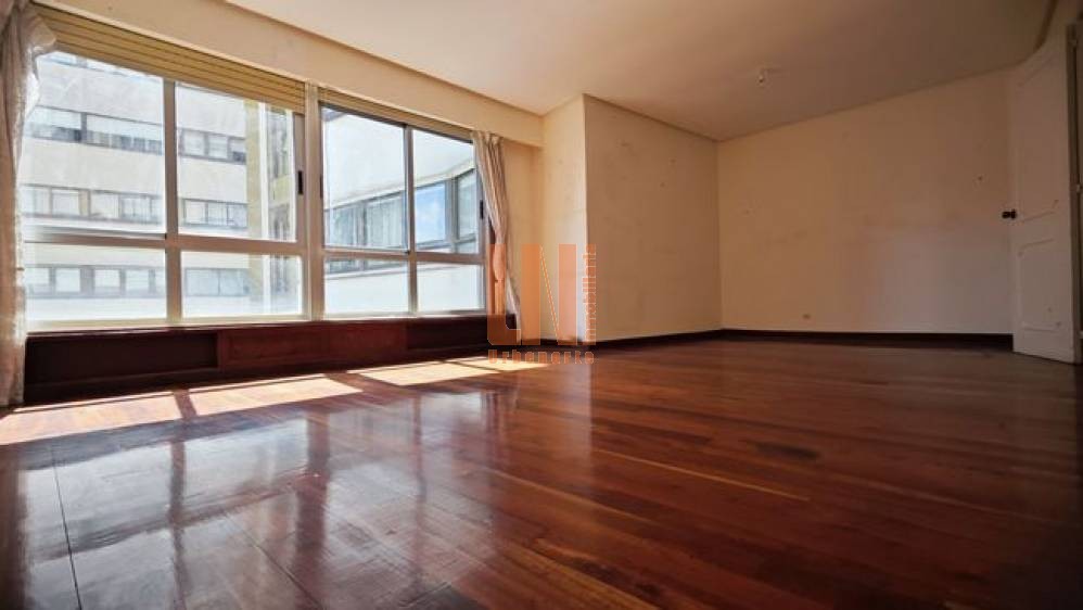 Vivienda de 4 dormitorios ubicada en calle Juan Flórez.