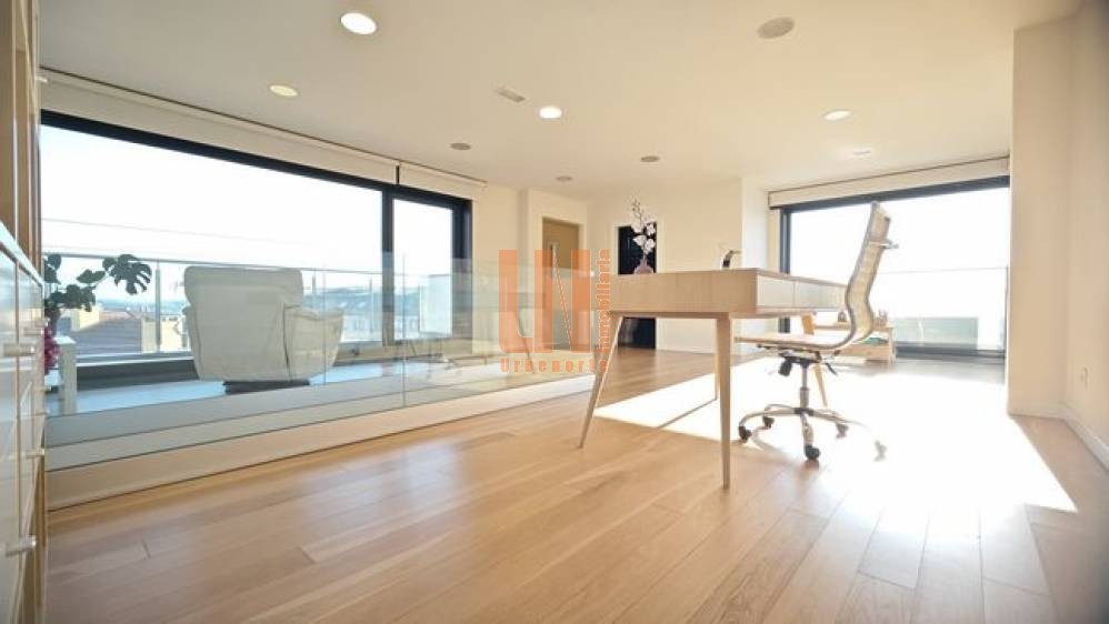 Chalet de 533m² en impecable estado en A Corveira.