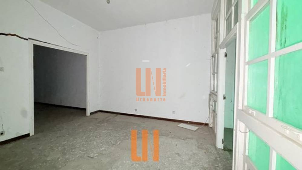 Edificio para rehabilitar con licencia.