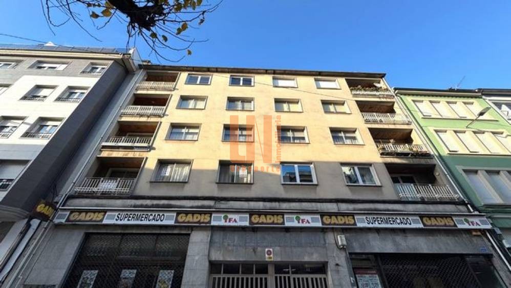 A escasos metros de la Muralla. 