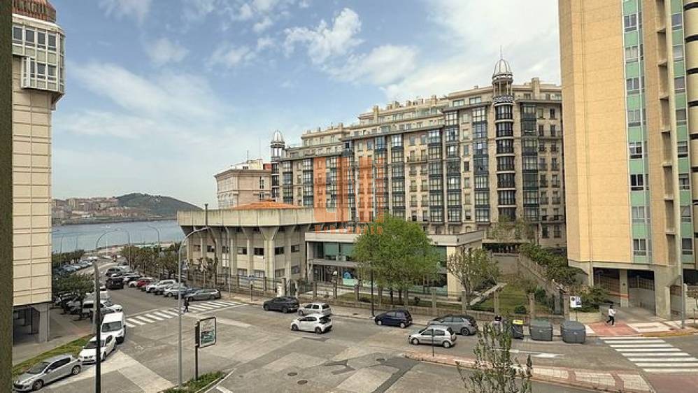 Con plaza de garaje y trastero. 