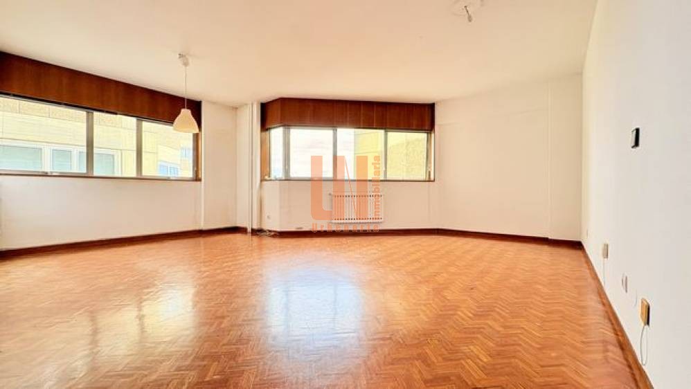 PISO CON PLAZA DE GARAJE EN EL EDIFICIO