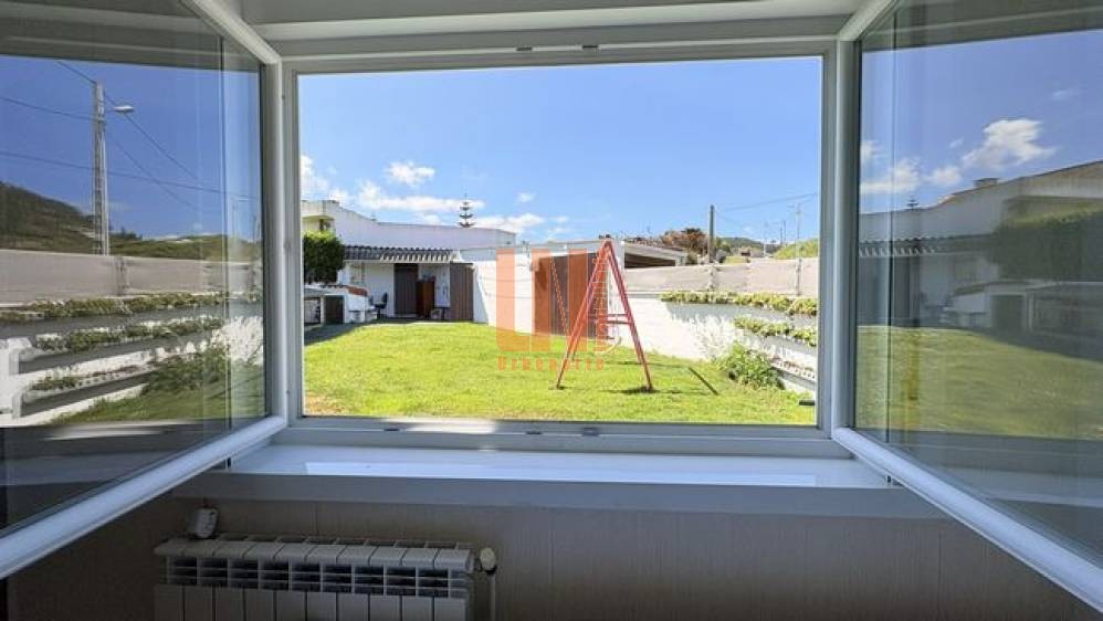 Casa independiente con parcela  a escasos metros de la playa. 