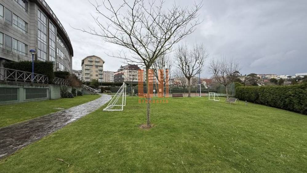 URB PRIVADA CON ZONAS COMUNES, A PIE DEL PASEO DO BURGO