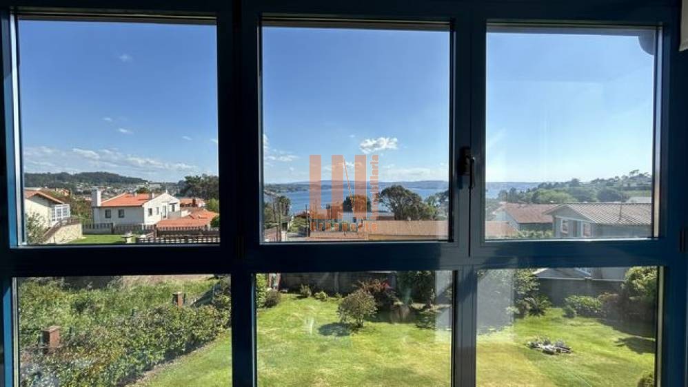 Chalet para entrar a vivir con vistas al mar.