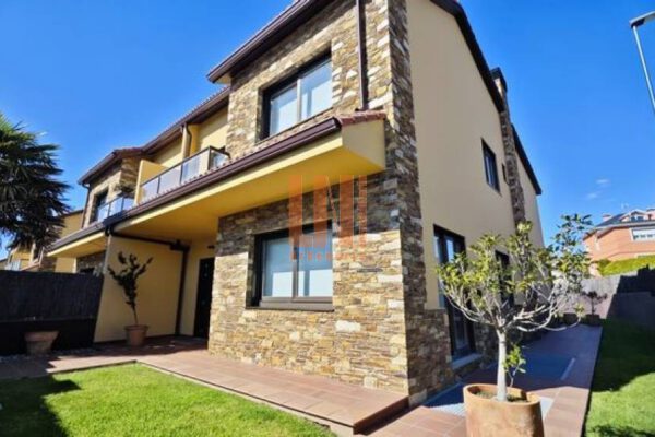 Chalet Pareado en Oleiros (A Coruña)