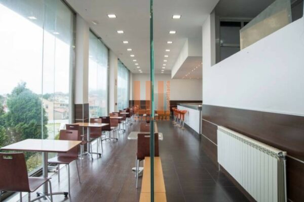 Edificio de oficinas en Oleiros (A Coruña)