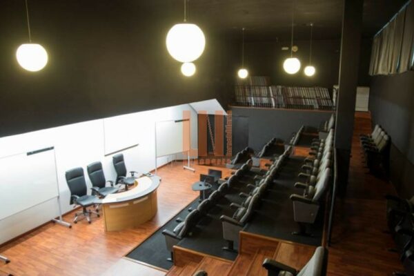 Edificio de oficinas en Oleiros (A Coruña)