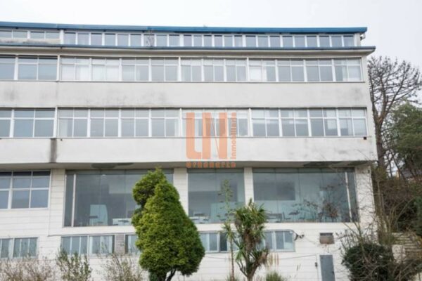 Edificio de oficinas en Oleiros (A Coruña)