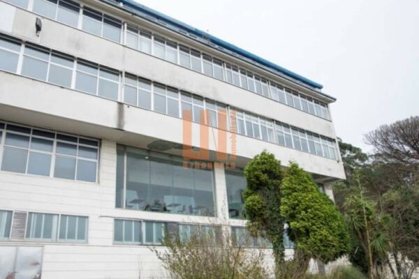 Edificio de oficinas en Oleiros (A Coruña)