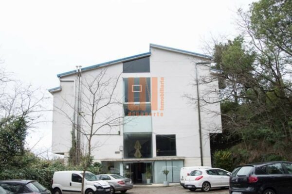 Edificio de oficinas en Oleiros (A Coruña)