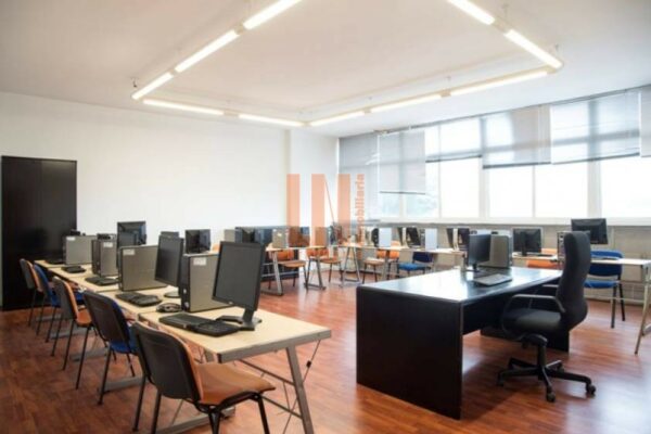 Edificio de oficinas en Oleiros (A Coruña)
