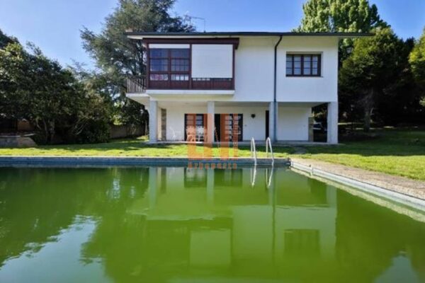 Chalet en Oleiros (A Coruña)