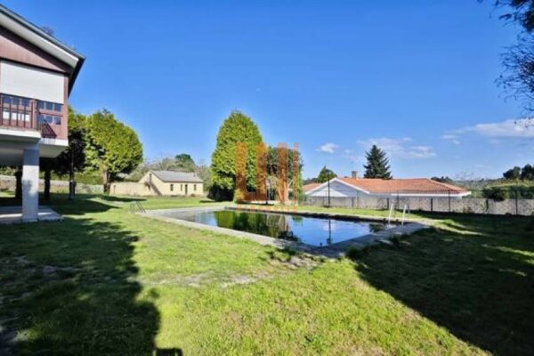 Chalet en Oleiros (A Coruña)
