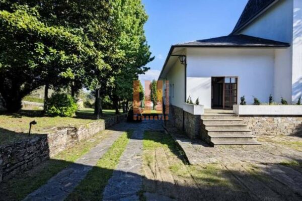 Chalet en Oleiros (A Coruña)