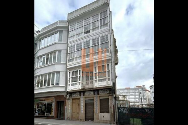 Edificio mixto en A Coruña (A Coruña)